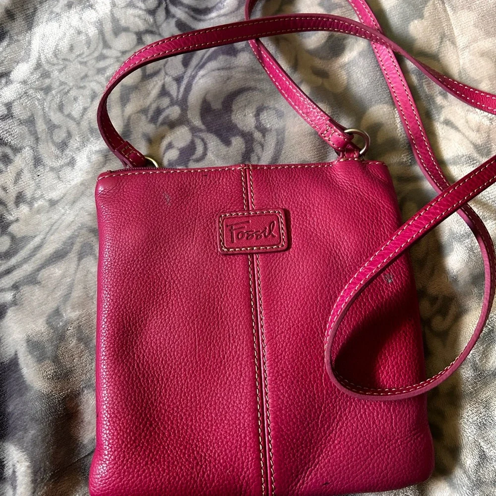 Fossil Fuchsia Leather Crossbody Bag - Picture 1 of 9